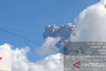 Mount Marapi erupts, ash rises 1,600 Meters above crater on Wednesday