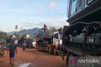 TNI AD kerahkan empat alat berat ke lokasi bencana di Sumatera Utara