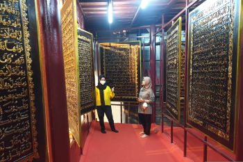 Pengunjung destinasi wisata Al Quran Akbar Palembang meningkat selama momentum Isra Mi'raj