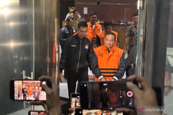 Hukum kemarin, Bupati Pati Sudewo tersangka hingga sita Rp2,6 miliar