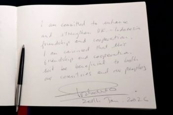 Prabowo tulis catatan tangan komitmen perkuat persahabatan RI dan Inggris