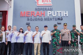 Menko Zulhas kunjungi Koperasi Merah Putih Bojong Menteng Bekasi