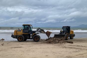 Pemkab Badung kolaborasi dengan masyarakat bersihkan sampah di kawasan pantai