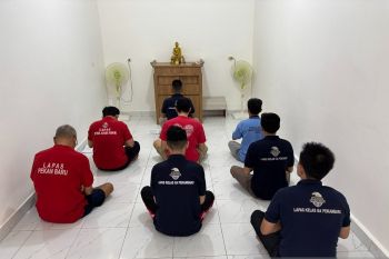 Warga Binaan Lapas Pekanbaru Khusyuk Beribadah di Cetiya Dharma Bakti