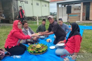 PDIP Kulon Progo gelar tumpengan rayakan ulang tahun Megawati Sukarnoputri