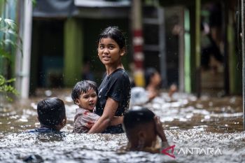 Banjir Jakarta masih genangi 90 RT, di Cawang setinggi 2,5 meter
