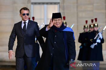 Prabowo dijamu Presiden Prancis Emmanuel Macron di Istana lyse