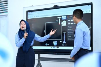 Papan Interaktif Digital membuat siswa lebih mudah memahami sains di kelas