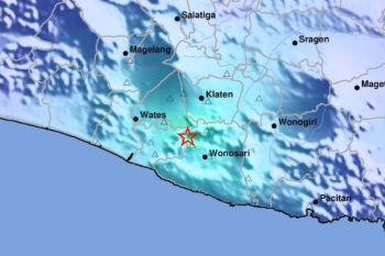 Sejumlah warga Yogya berlarian saat gempa M4,5 guncang Bantul