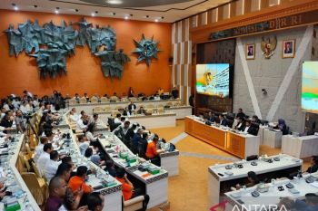 Ministry prioritizes maintaining Sumatra connectivity after floods