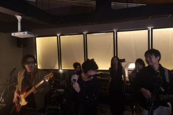 Suara paling merdu, kekasih Nadya Arina jadi vokalis band Ricecooker