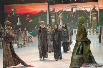 Koleksi busana "Imperial Reverie"  jelang Lebaran ala Zaskia Sungkar