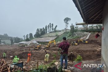 Cisarua landslide: joint SAR team widens search for 10 missing