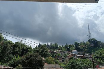 Mayoritas kota-kota besar berawan hingga hujan ringan