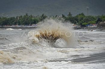 Gelombang laut yang tak pernah diam
