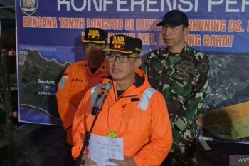 Tim SAR melanjutkan pencarian korban longsor Cisarua secara terbatas