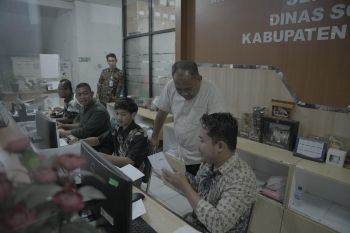 Bupati Harda Kiswaya turun langsung atasi masalah penonaktifan peserta jaminan kesehatan