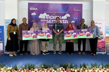 Bank Jateng Pekalongan serahkan hadiah Undian Tabungan Bima 2025