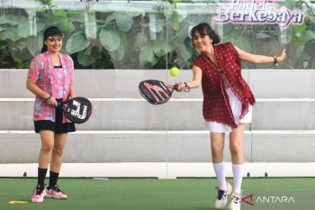 Padel in Kebaya: Jakarta women blend tradition and sport