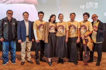 Deddy Mizwartulis skenario film "Rumah Tanpa Cahaya"