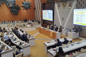 DPR menggelar rapat dengan 4 menteri dan 2 kepala lembaga membahas masalah JKN PBI