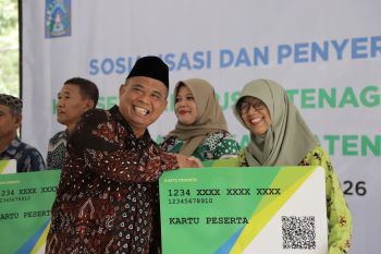 Bupati serahkan BPJS Ketenagakerjaan anggota BPKal se-Sleman