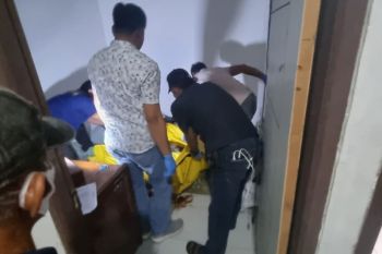 Polisi Karawang selidiki seorang pria yang ditemukan meninggal di perumahan
