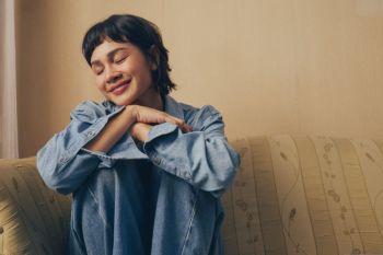 Andien menghadirkan kisah personal dalam lagu "Manusia Favorit"