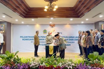 Gubernur Luthfi Lantik pengurus baru Bank Jateng