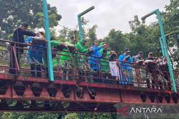 Buddhist youth's ecoenzyme release form of river restoration: Ministry