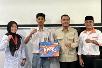 Siswa SMK Muhammadiyah 1 Bantul terima hadiah laptop
