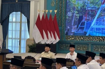 Prabowo praises disaster task force for hard work