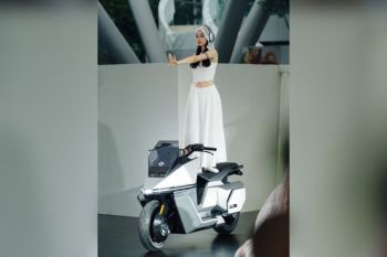 Sepeda Motor Listrik "Self-Balancing" Pertama di Dunia, OMO X, Mulai Diproduksi Massal: Era Baru Kendaraan Roda Dua Cerdas