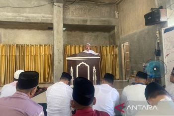 Khatib ajak masyarakat Hutanabolon tidak terlarut dalam kesedihan