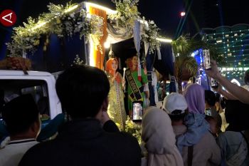 Tetabuhan beduk ramaikan malam takbiran Lebaran di Bundaran HI