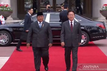 Prabowo disambut Presiden Korsel Lee Jae Myung di Blue House