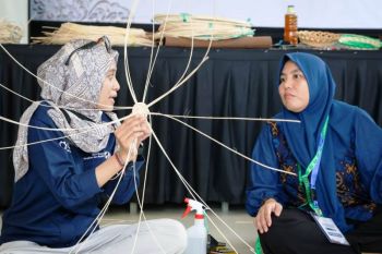 https://img.antaranews.com/cache/350x233/2026/04/13/pelatihan-anyam-dan-ukir-ikn2.jpeg