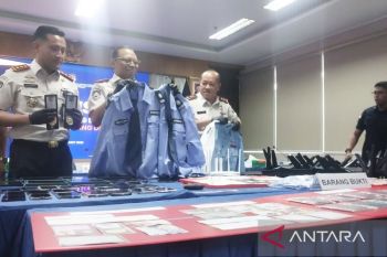 Indonesia deports 13 Japanese over online fraud