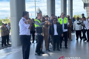 VP Gibran reviews Nabire airport, now able to accommodate Boeing
