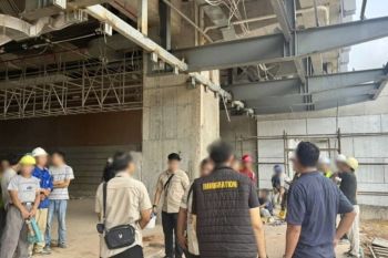 Batam Immigration probes 29 Chinese workers over permit abuse