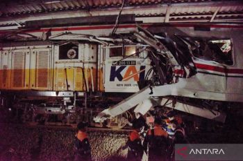 Bekasi Timur Station closed as crews race to free trapped passengers