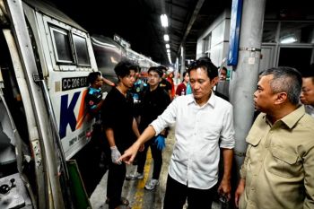 Minister reveals chronology of train crash in East Bekasi