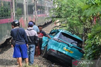 Indonesian govt summons taxi firm after Bekasi train crash