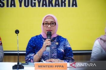 Indonesian minister apologizes, stresses safety after train crash