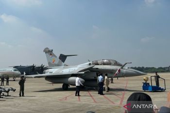 Prabowo serahkan kunci pesawat tempur Rafale kepada Panglima TNI
