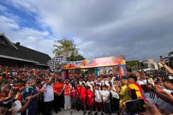 Ribuan warga Ambon ikuti Color Fun Walk meriahkan Piala Dunia 2026