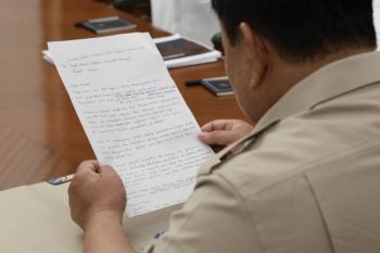 Papuan students thank Prabowo for school upgrades, free meal program