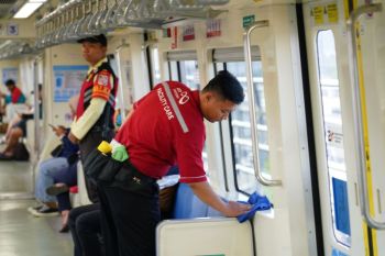Di Balik Perjalanan Nyaman, Begini Cara LRT Jabodebek Menjaga Kebersihan Stasiun dan Kereta Setiap Hari