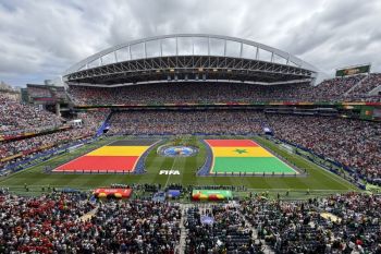 Merasakan gema multikultural di "Seattle Stadium"