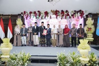 Pemkab Lamongan bantu 41 pasangan dapat kepastian hukum nikah